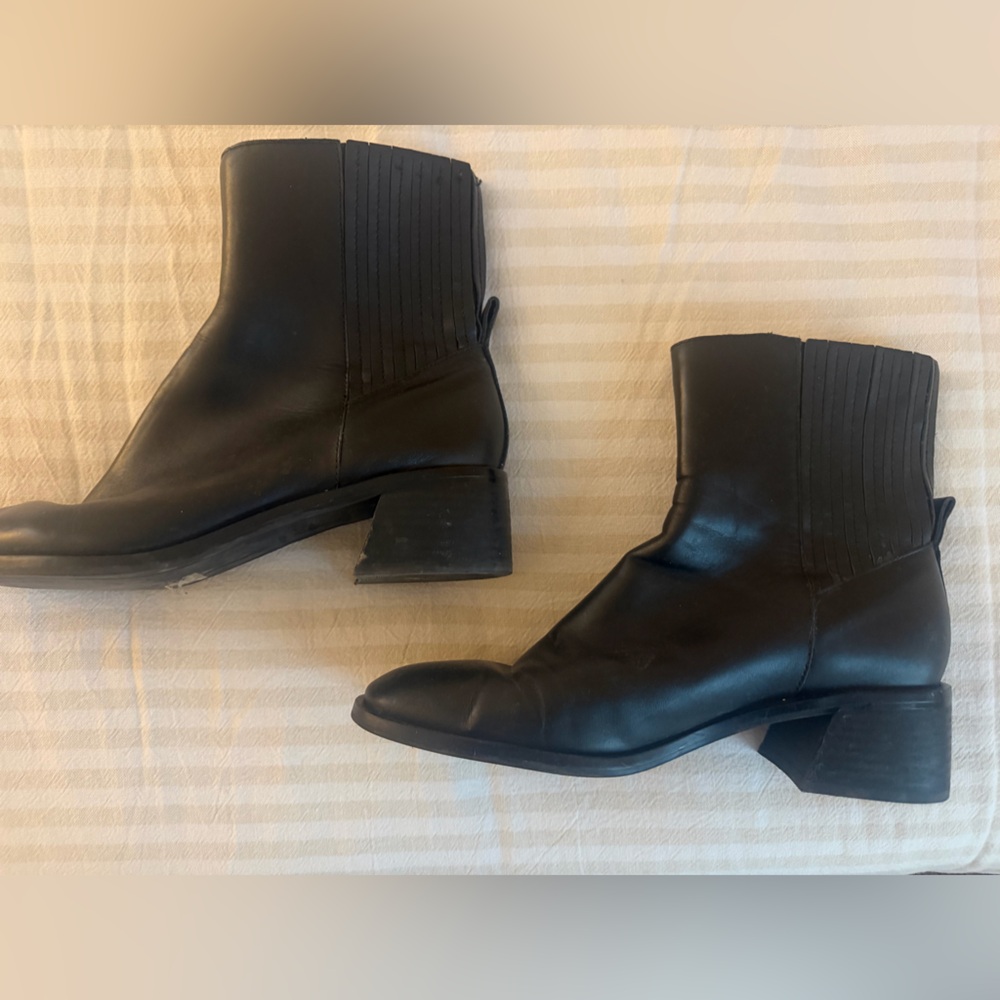 Elegant Black Ankle Boots